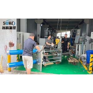 PTFE 棒材擠出機(jī)安裝過(guò)程