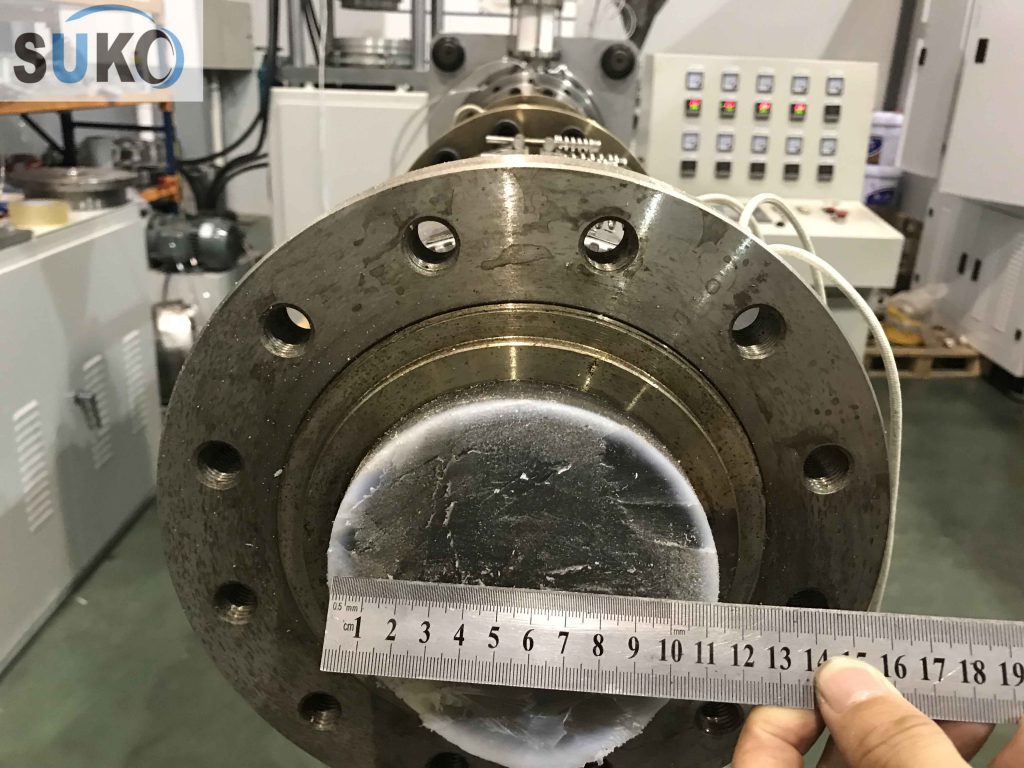 河北客戶訂購(gòu)超高管棒擠出機(jī)(圖1)