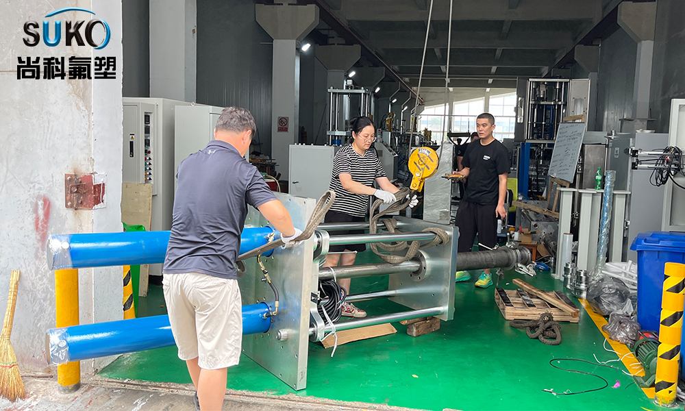 PTFE 棒材擠出機安裝過程(圖1)